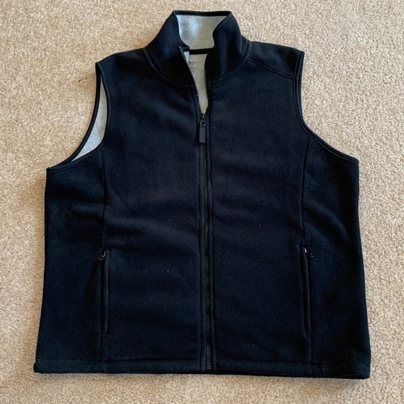 St. John's Bay Jackets & Blazers - 🍃 SJB Active Fleece Vest Size Large Black and Gray EUC